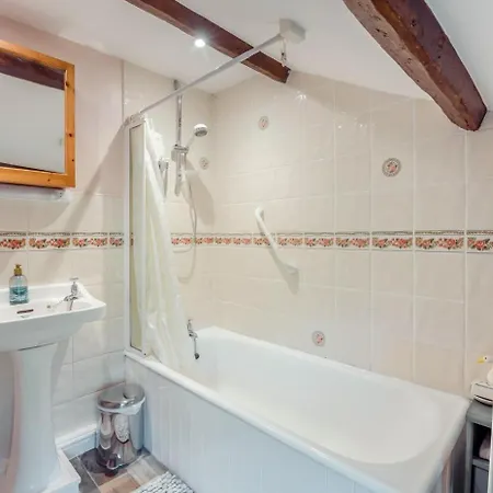 3 Bed In Row Oc-h34097