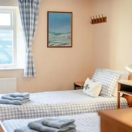 3 Bed In Row Oc-h34097